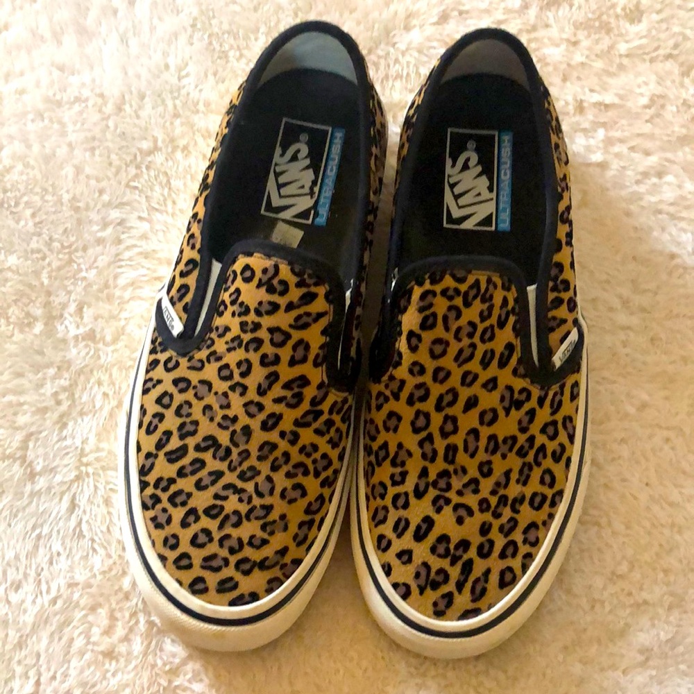 Cute leopard print Vans.   Women’s 9.0 : Men’s 7.5